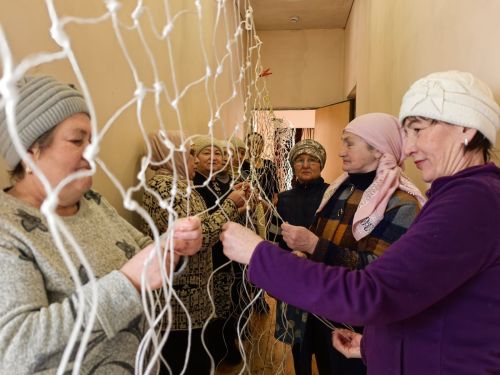 Морзалар авылы китапханәсендә коры җиләк-җимешләр төргәкләгәннәр