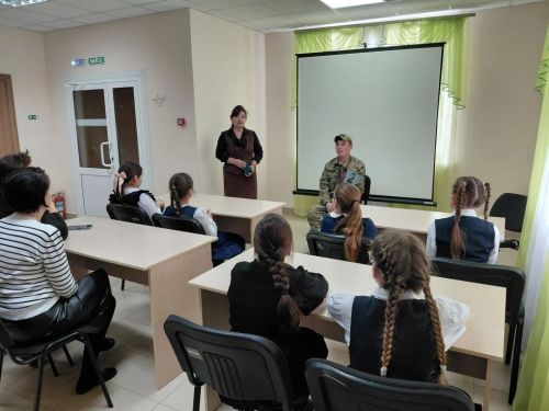 В Староеналинской школе прошла Классная встреча  на тему «Герой из соседнего двора»