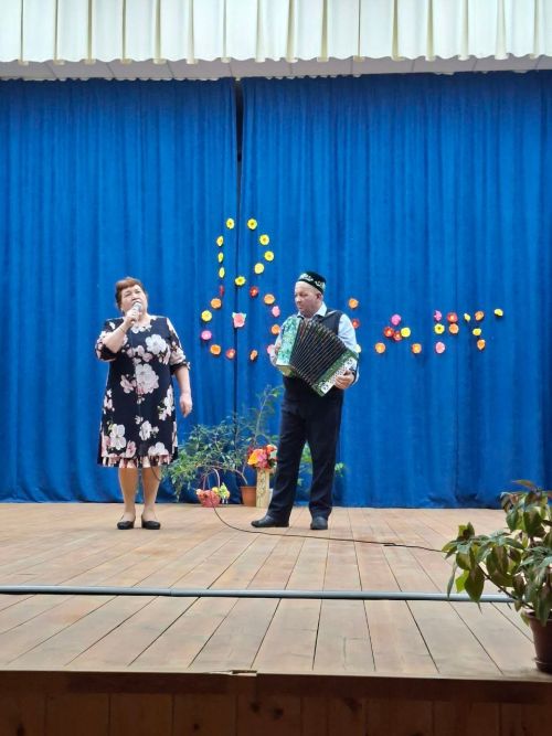 Олы Бакырчыда  «Җырларыбыз Сезгә – Әниләр” дип исемләнгән бәйрәм концерты узды