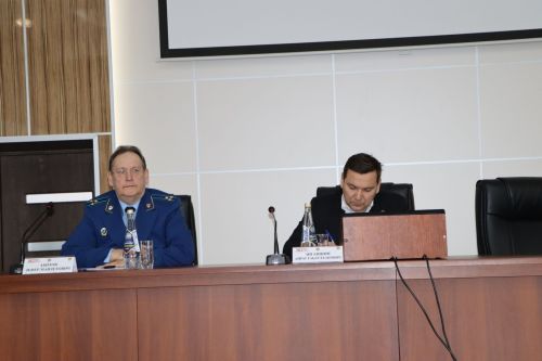 Апаста балигъ булмаган балалар эше һәм аларны яклау комиссиясенең киңәйтелгән утырышы узды