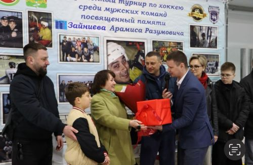 Апас бозында Арамис Зәйниев истәлегенә районара хоккей турниры уза