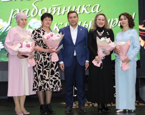 Апаста мәдәният хезмәткәрләре хөрмәтләнде