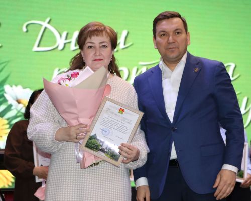 Апаста мәдәният хезмәткәрләре хөрмәтләнде