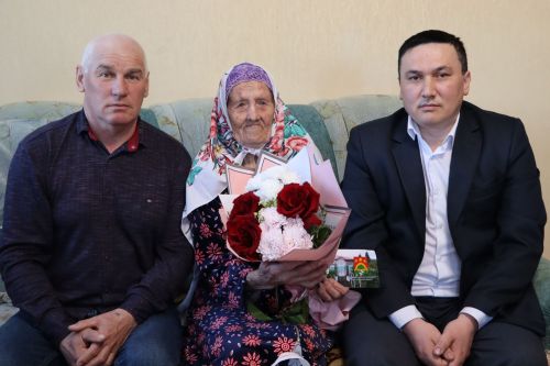 90 яшьлек Әлфинур Вәлиәхмәтова: үгез җигеп эшләдек