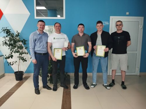 Районда оешма хезмәткәрләре йөзү буенча җитезлекләрен сынаган