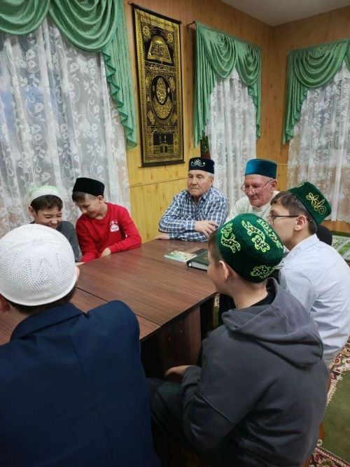 Морзаларда дини тәрбия бирелә