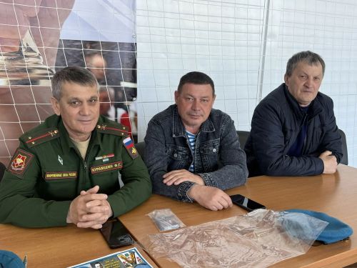 Апаста десантчылар иганәчелегендә бадминтон ярышлары бара
