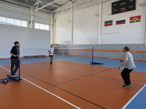 Апаста десантчылар иганәчелегендә бадминтон ярышлары бара