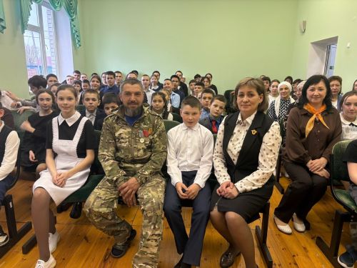 Борнаш мәктәбендә батыр егет белән очрашу узган