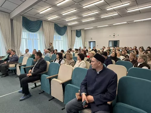 Апас мәктәбендә бала иминлегенә багышланган җыелыш узды