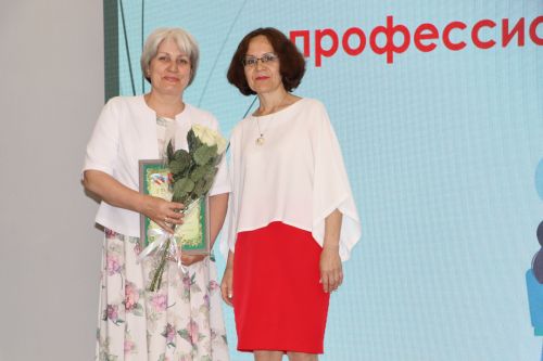 Районда һөнәри осталык бәйгеләрендә җиңү яулаган укытучылар һәм тәрбиячеләр бүләкләнде