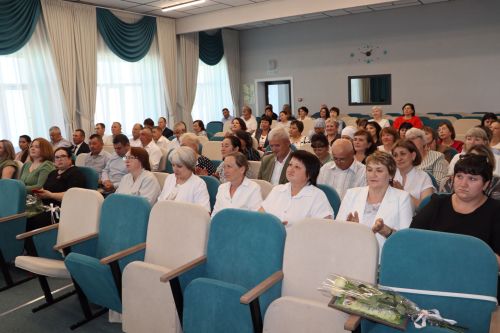 Районда һөнәри осталык бәйгеләрендә җиңү яулаган укытучылар һәм тәрбиячеләр бүләкләнде