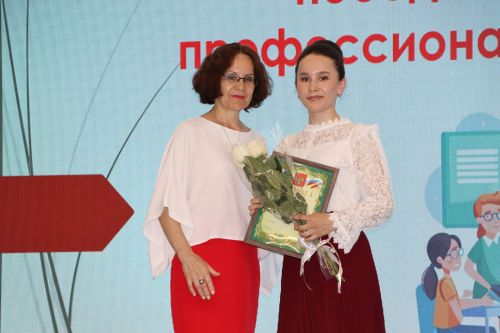 Районда һөнәри осталык бәйгеләрендә җиңү яулаган укытучылар һәм тәрбиячеләр бүләкләнде