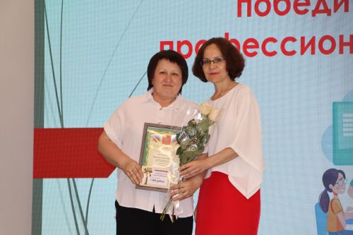 Районда һөнәри осталык бәйгеләрендә җиңү яулаган укытучылар һәм тәрбиячеләр бүләкләнде
