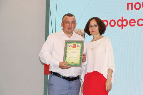Районда һөнәри осталык бәйгеләрендә җиңү яулаган укытучылар һәм тәрбиячеләр бүләкләнде