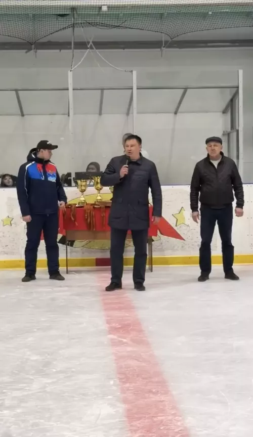 Апасның яшь хоккейчылары көчле уен күрсәтте