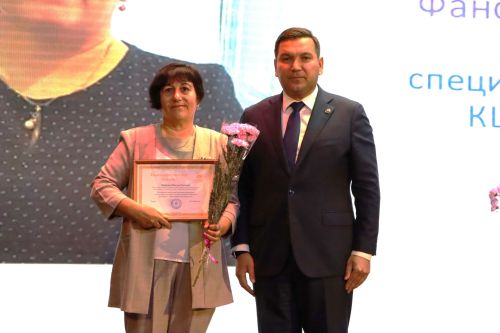 Апаста социаль хезмәткәрләр һөнәри бәйрәмнәрен билгеләп узды