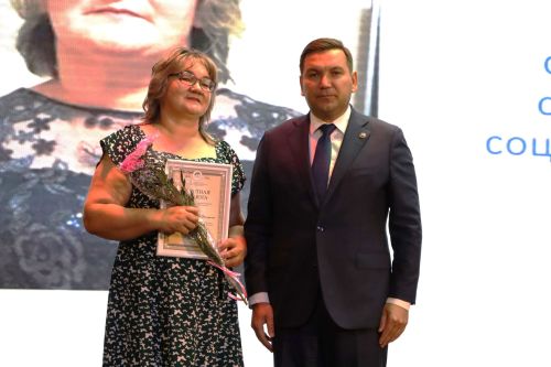 Апаста социаль хезмәткәрләр һөнәри бәйрәмнәрен билгеләп узды