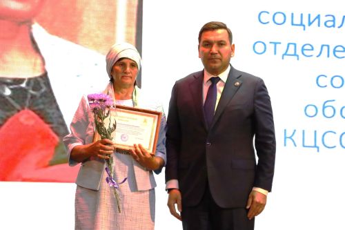 Апаста социаль хезмәткәрләр һөнәри бәйрәмнәрен билгеләп узды