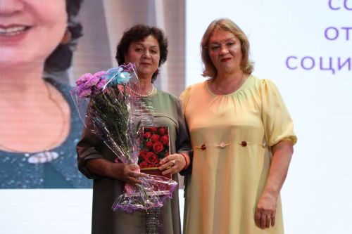 Апаста социаль хезмәткәрләр һөнәри бәйрәмнәрен билгеләп узды