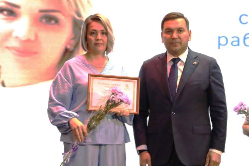 Апаста социаль хезмәткәрләр һөнәри бәйрәмнәрен билгеләп узды