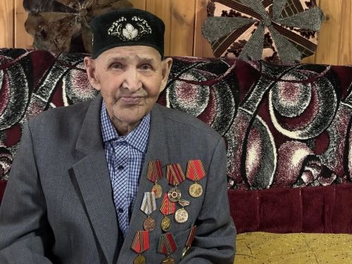 Әлмәндәрдән Шәрифҗан ага Хөснетдинов 32 ел тимерчелектә хезмәт куйган