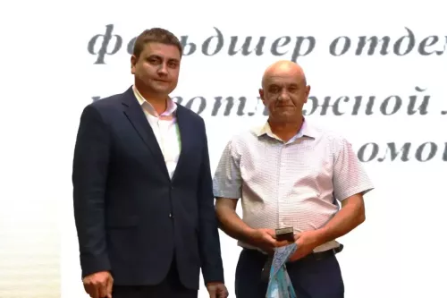 Апаста медицина хезмәткәрләре һөнәри бәйрәмнәрен билгеләп узды