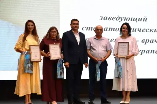 Апаста медицина хезмәткәрләре һөнәри бәйрәмнәрен билгеләп узды
