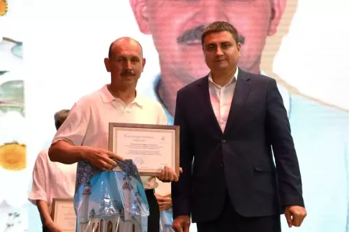 Апаста медицина хезмәткәрләре һөнәри бәйрәмнәрен билгеләп узды