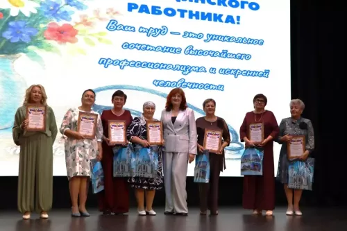 Апаста медицина хезмәткәрләре һөнәри бәйрәмнәрен билгеләп узды