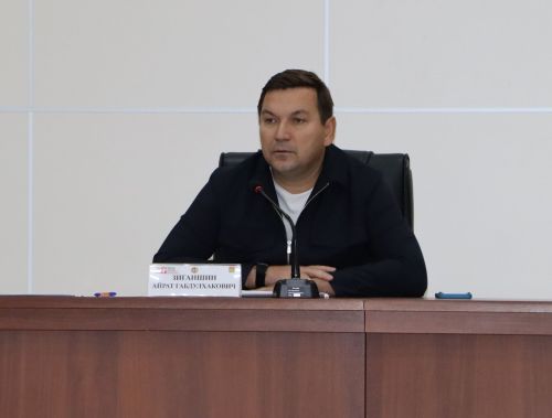 Район башлыгы чыгарылыш сыйныф укучылары белән очрашты