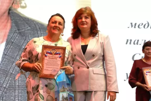 Апаста медицина хезмәткәрләре һөнәри бәйрәмнәрен билгеләп узды