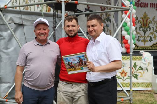 Апас Сабан туенда ат чабышын халык яратып күзәтте
