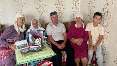 Гөлфәридә әби Могыйзова 95 яшьлеге уңаеннан котлаулар кабул итте