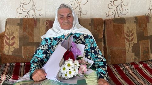 Гөлфәридә әби Могыйзова 95 яшьлеге уңаеннан котлаулар кабул итте