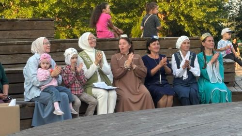Апасның Үзәк ял паркында кичке концертлар дәвам итә