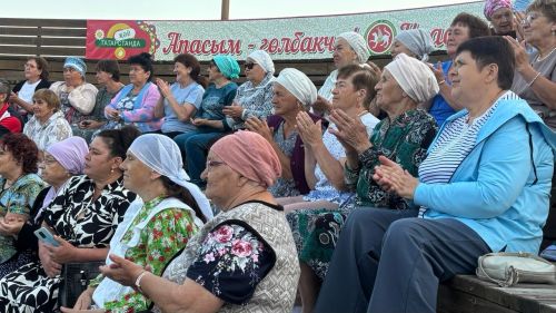 Апасның Үзәк ял паркында кичке концертлар дәвам итә