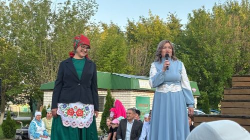 Апасның Үзәк ял паркында кичке концертлар дәвам итә