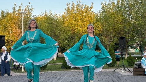 Апасның Үзәк ял паркында кичке концертлар дәвам итә