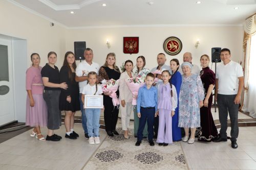 Район дүртенче балалары туган ике гаилә акчалата сертификатка ия булды