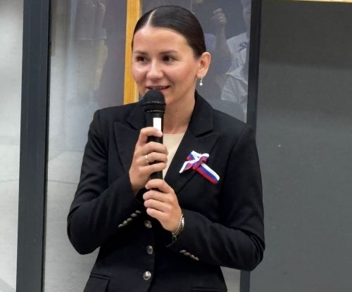 Апаста Россия Флагы көне уңаеннан тантаналы чара узды