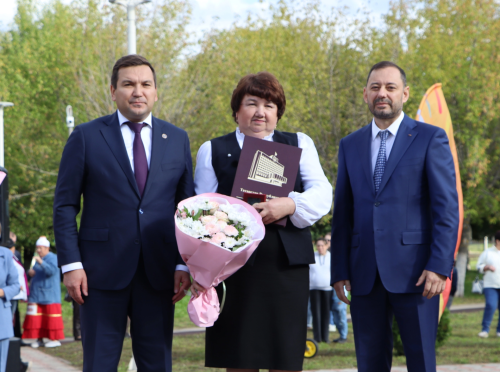Апаста Республика көнен билгеләп уздылар