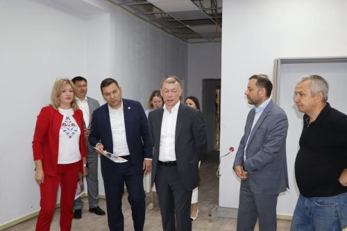 Апаска эш визиты белән Россия Дәүләт  Думасының икътисади сәясәт комитеты рәисе Максим Топилин килде