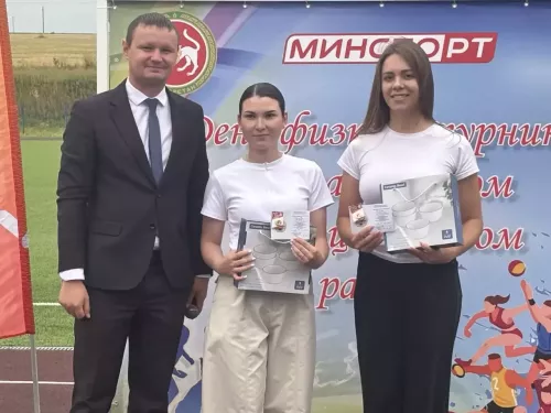 Апаста физкультурачыларны хөрмәтләделәр