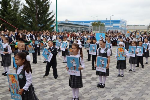Апас мәктәбендә Белем иленә дәшеп тәүге кыңгырау чыңлады
