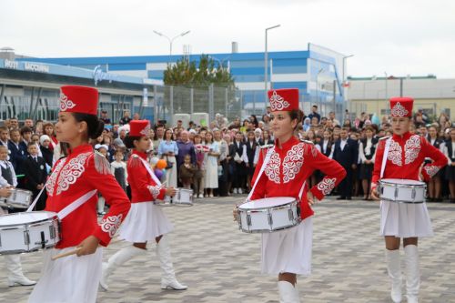 Апас мәктәбендә Белем иленә дәшеп тәүге кыңгырау чыңлады