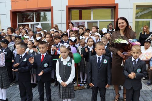 Апас мәктәбендә Белем иленә дәшеп тәүге кыңгырау чыңлады