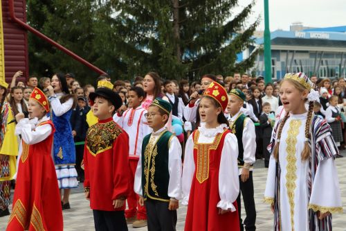 Апас мәктәбендә Белем иленә дәшеп тәүге кыңгырау чыңлады