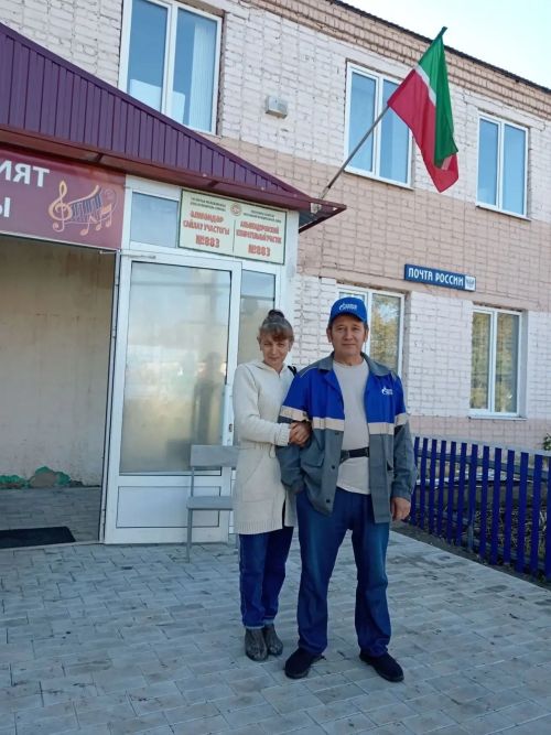 Әлмәндәрдә сайлаучылар гаиләләре белән килә