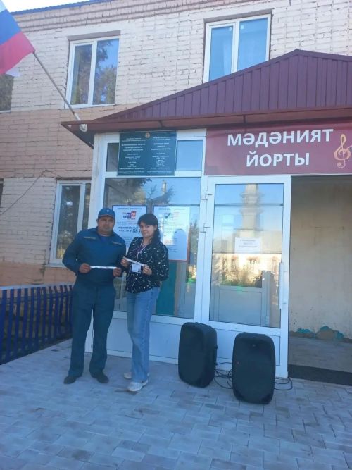 Әлмәндәрдә сайлаучылар гаиләләре белән килә